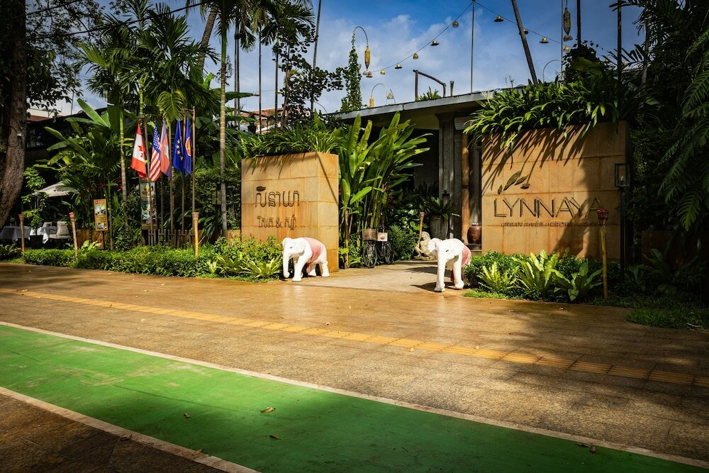 Фото Lynnaya Urban River Resort