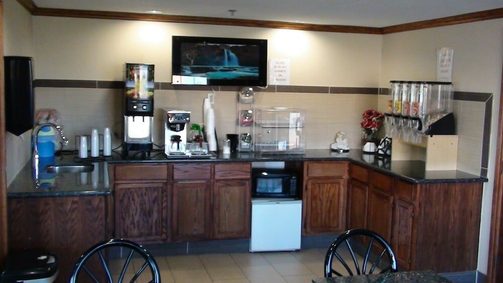 Фото Economy Inn North Oklahoma City