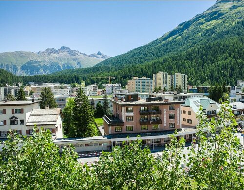 Внешний вид отеля Hotel Corvatsch в Са́нкт-Мо́рце, фото 5