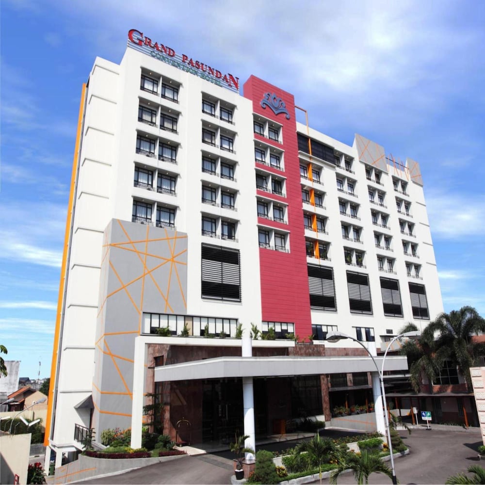 Фото Grand Pasundan Convention Hotel