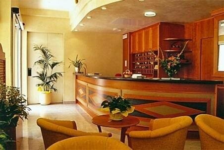 Гостиница Hotel Flora в Линьяно-Саббьядоро