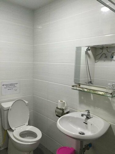 Гостиница Htun Yadanar Motel в Моламьяйне