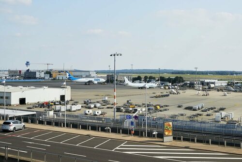 Гостиница Moxy Cologne Bonn Airport в Весселинге