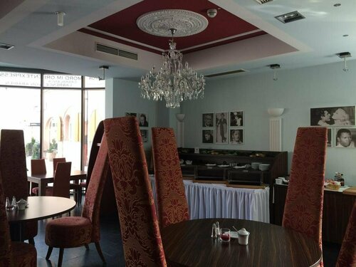 Гостиница CineHotel Maroni в Цирндорфе