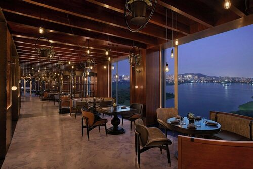 Гостиница The Westin Mumbai Powai Lake в Мумбаи