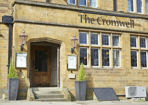 Гостиница Cromwell Lodge Hotel by Greene King Inns в Банбери