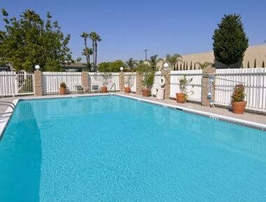 Гостиница Ramada by Wyndham Costa Mesa/Newport Beach в Коста-Меса
