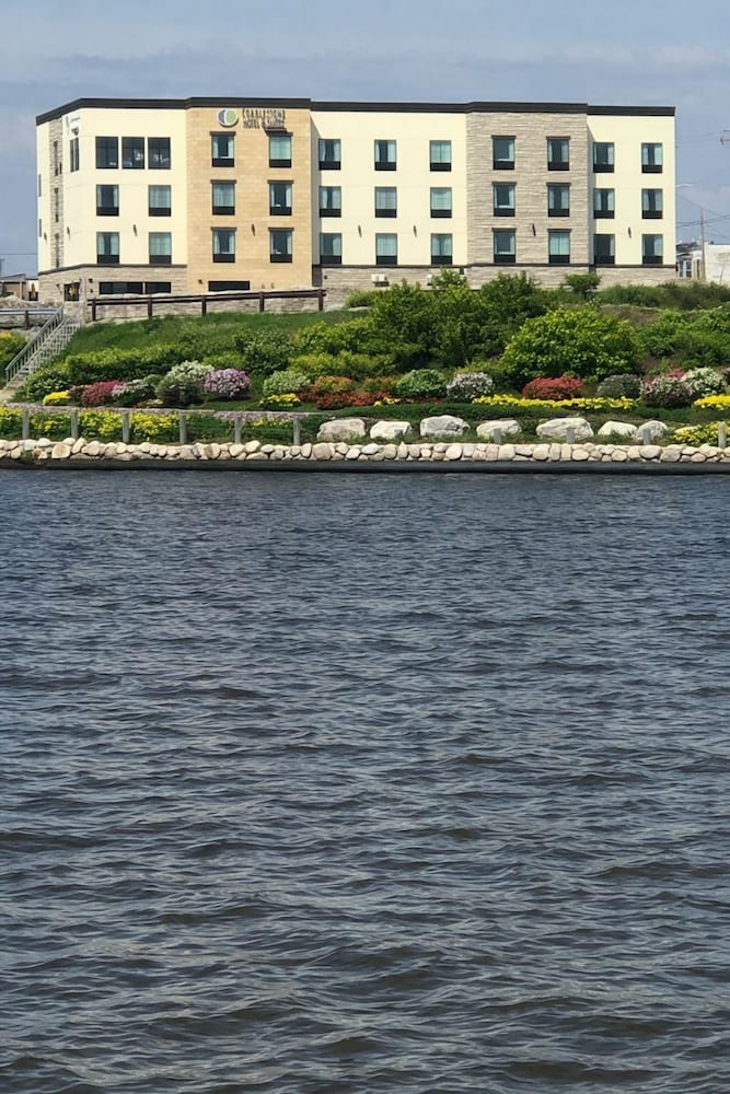 Фото Cobblestone Hotel & Suites - Two Rivers