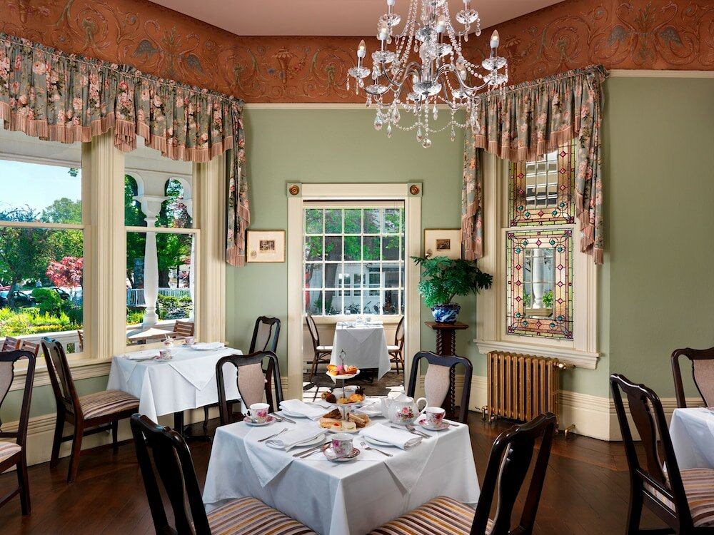 Фото Huntingdon Manor Hotel