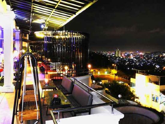 Фото Crown Vista Hotel
