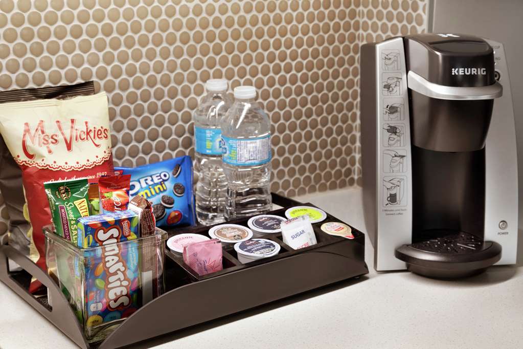 Фото Embassy Suites by Hilton Montreal Airport