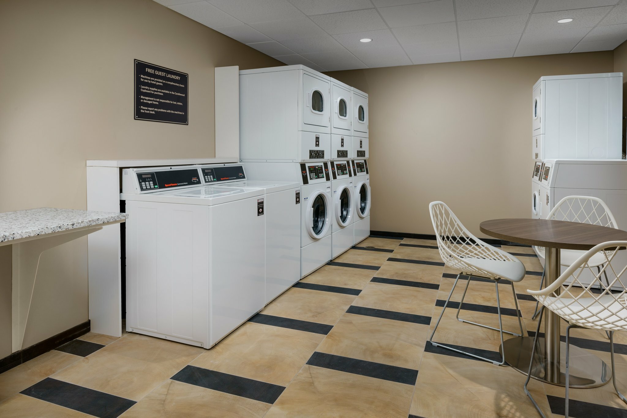 Фото Candlewood Suites Orlando - Lake Buena Vista, an Ihg Hotel