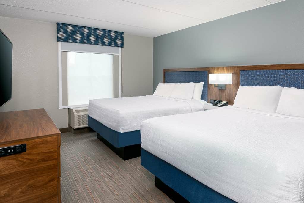Фото Hampton Inn & Suites Charlottesville At The University