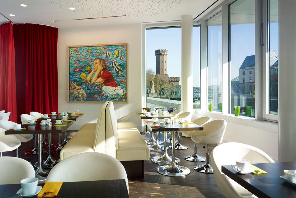 Фото Art'otel Cologne, part of Radisson Hotel Group