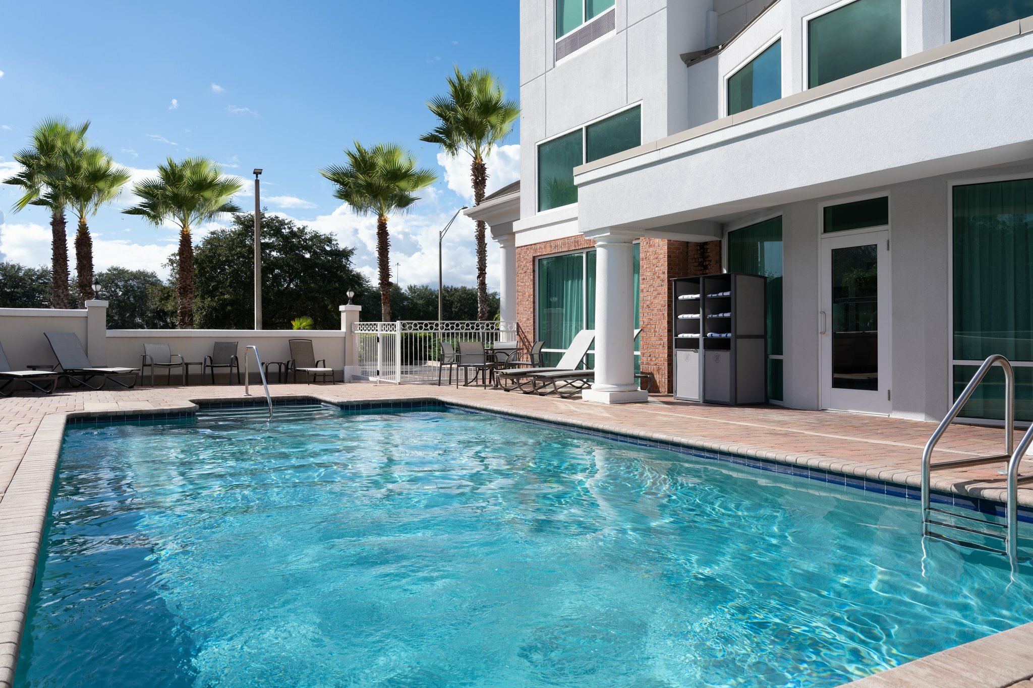 Фото Holiday Inn Express & Suites Chaffee-Jacksonville West, an Ihg Hotel