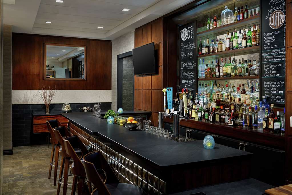 Фото Distrikt Hotel New York City, Tapestry Collection by Hilton