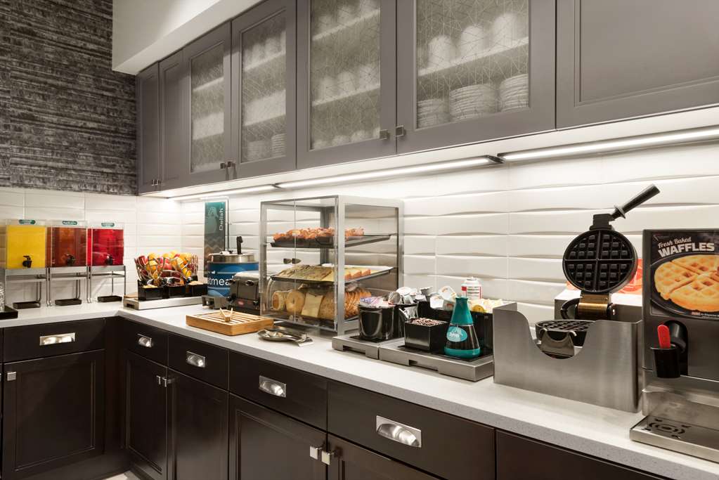 Фото Homewood Suites by Hilton Milwaukee Downtown