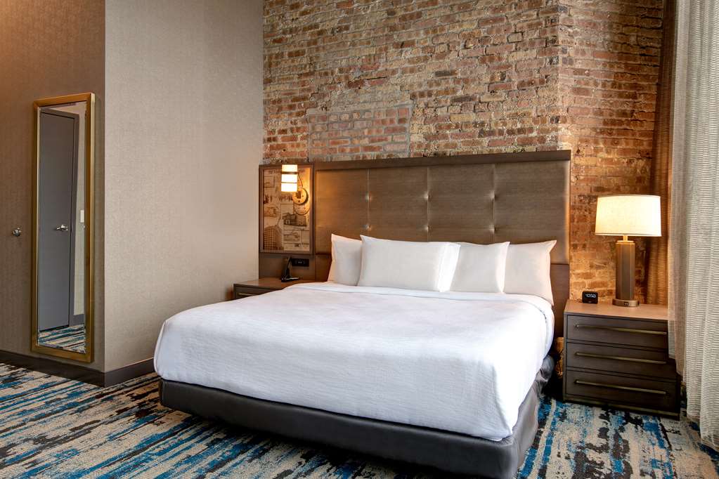 Фото Embassy Suites by Hilton Rockford Riverfront
