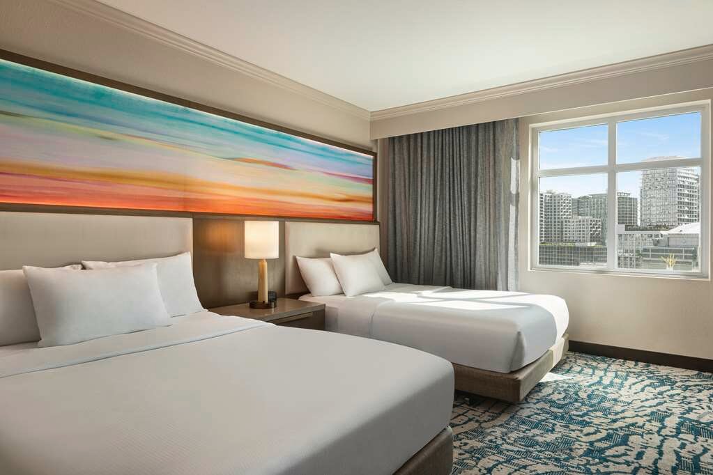 Фото Embassy Suites Tampa Downtown