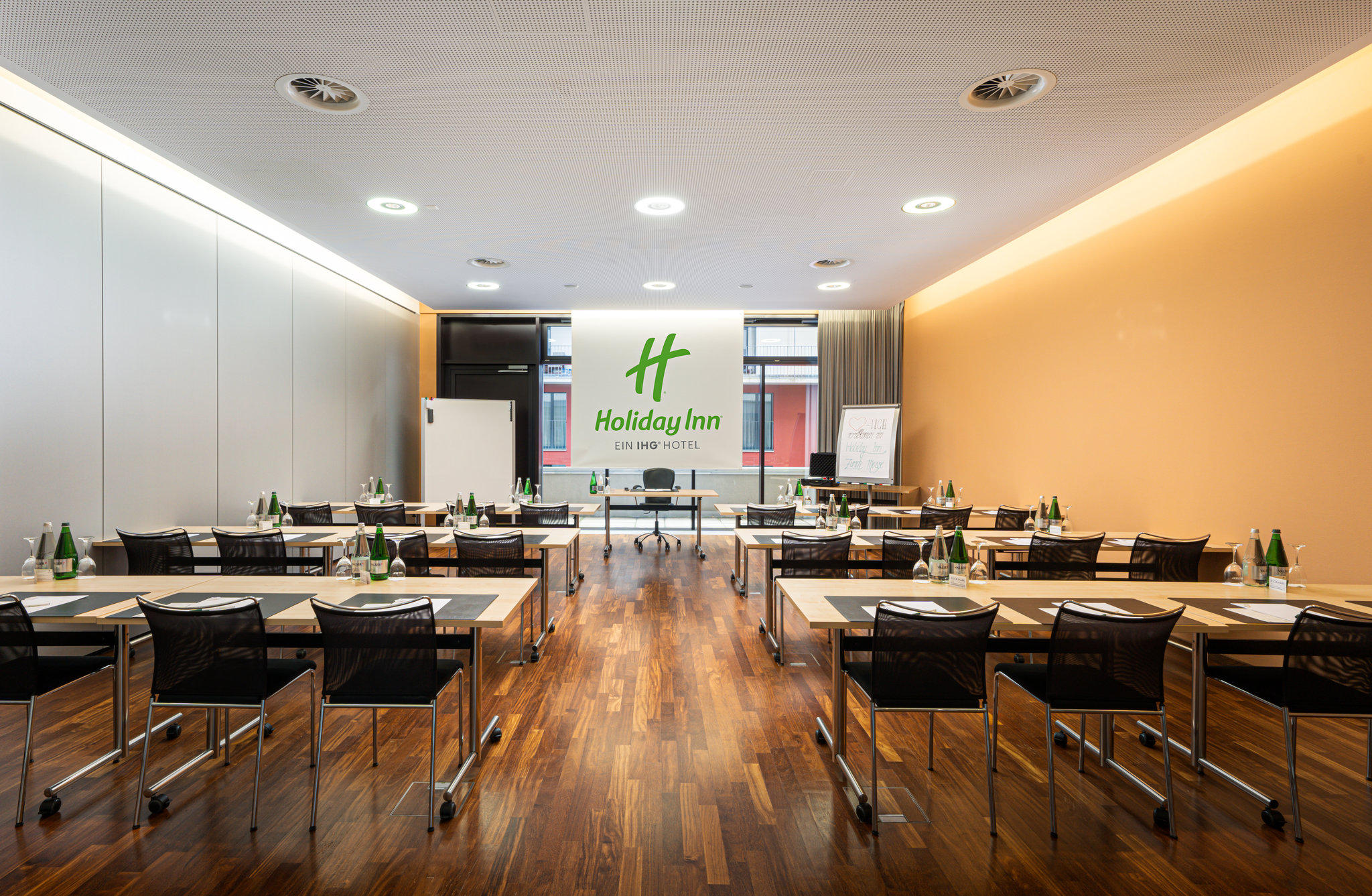 Фото Holiday Inn Zurich - Messe by Ihg