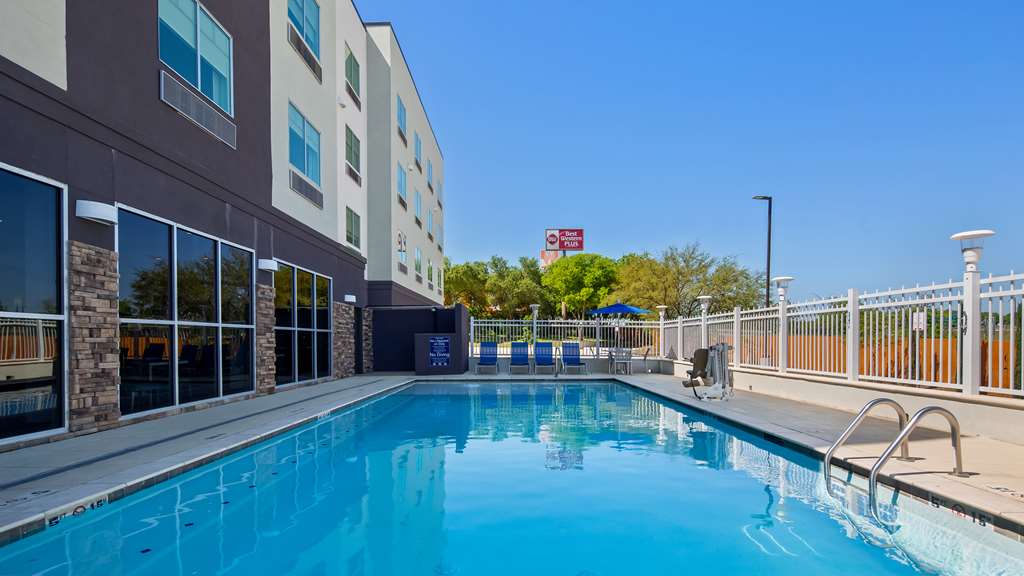 Фото Best Western Plus Roland Inn & Suites