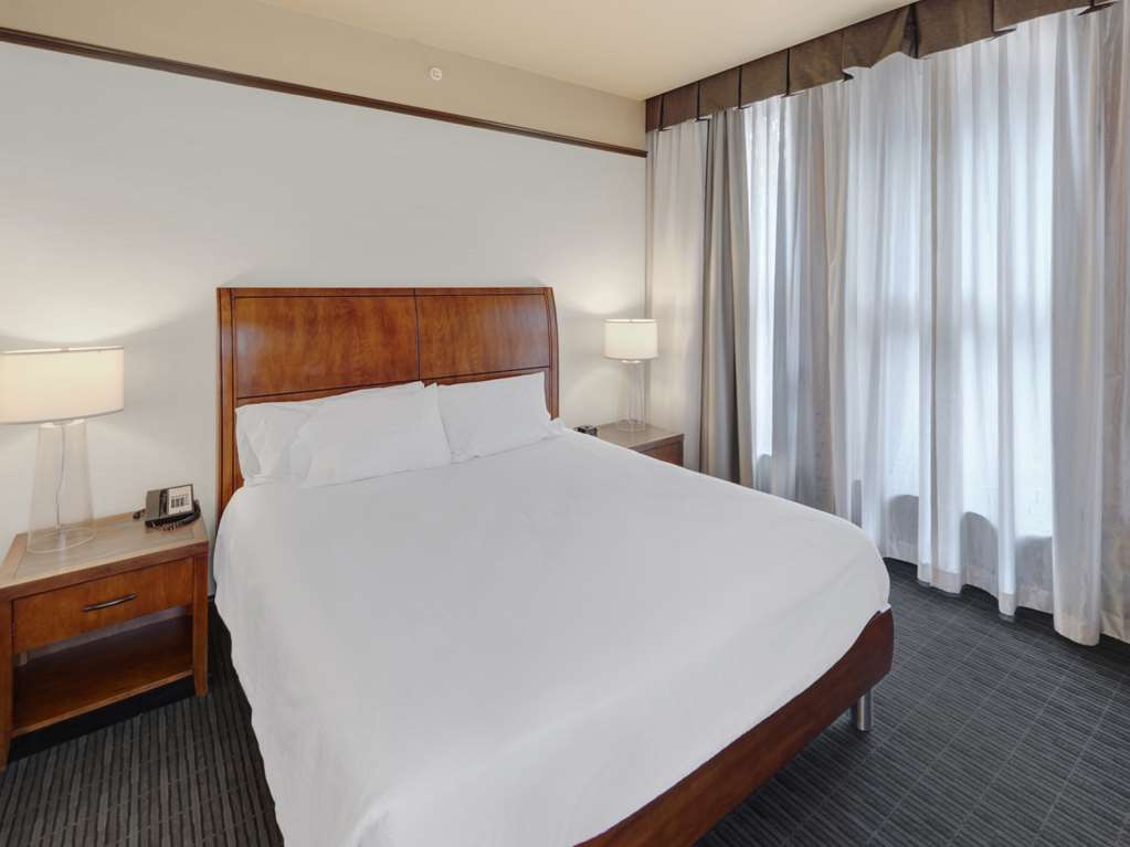 Фото Hilton Garden Inn Milwaukee Downtown