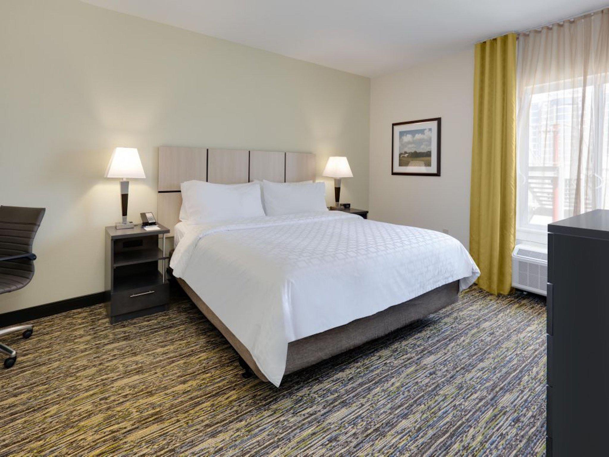 Фото Candlewood Suites Chester - Philadelphia International Airport, an Ihg Hotel