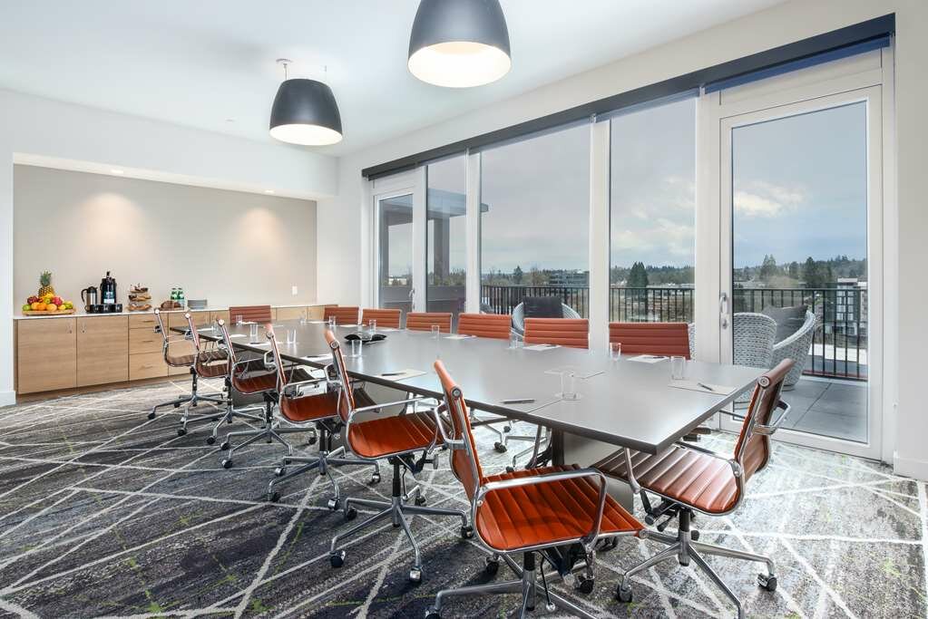 Фото Holman Riverfront Park Hotel Salem, Tapestry by Hilton