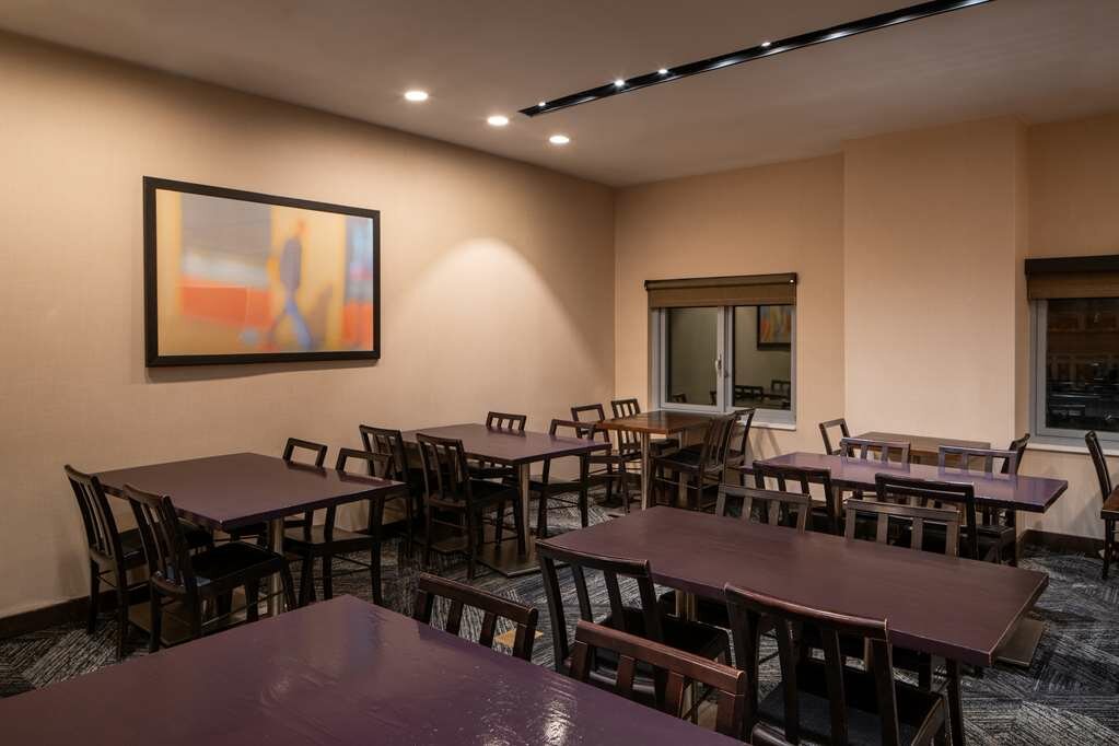 Фото Embassy Suites by Hilton New York Manhattan Times Square
