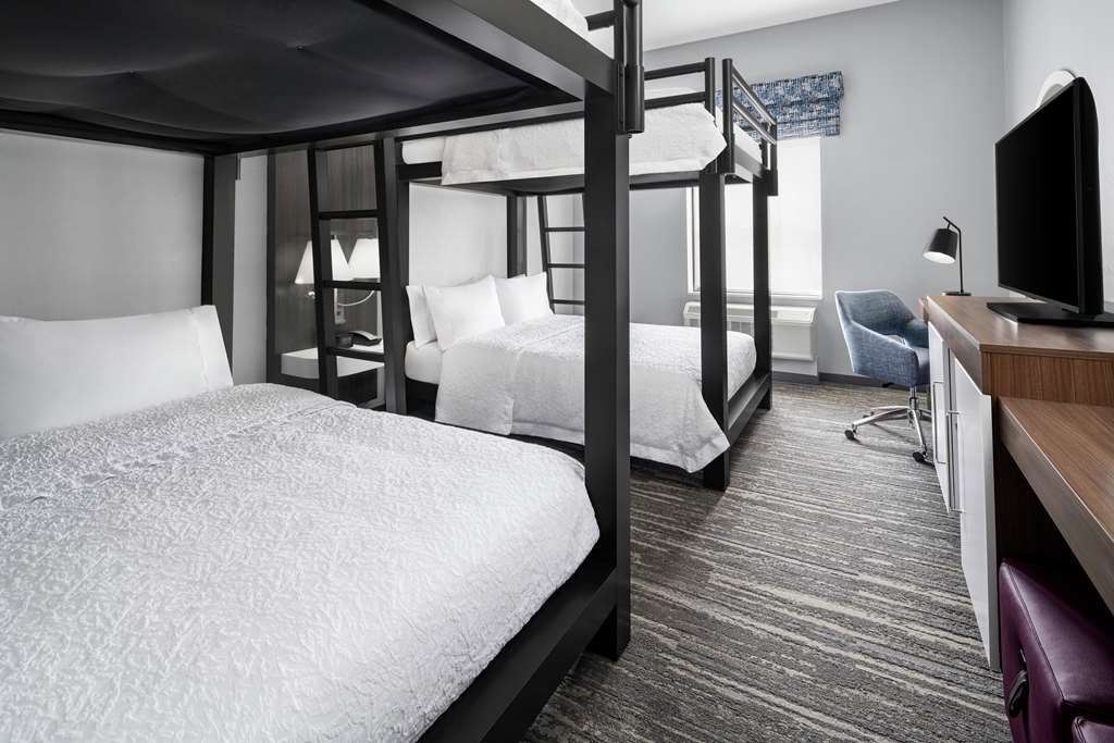 Фото Hampton Inn & Suites Bridgeview Chicago
