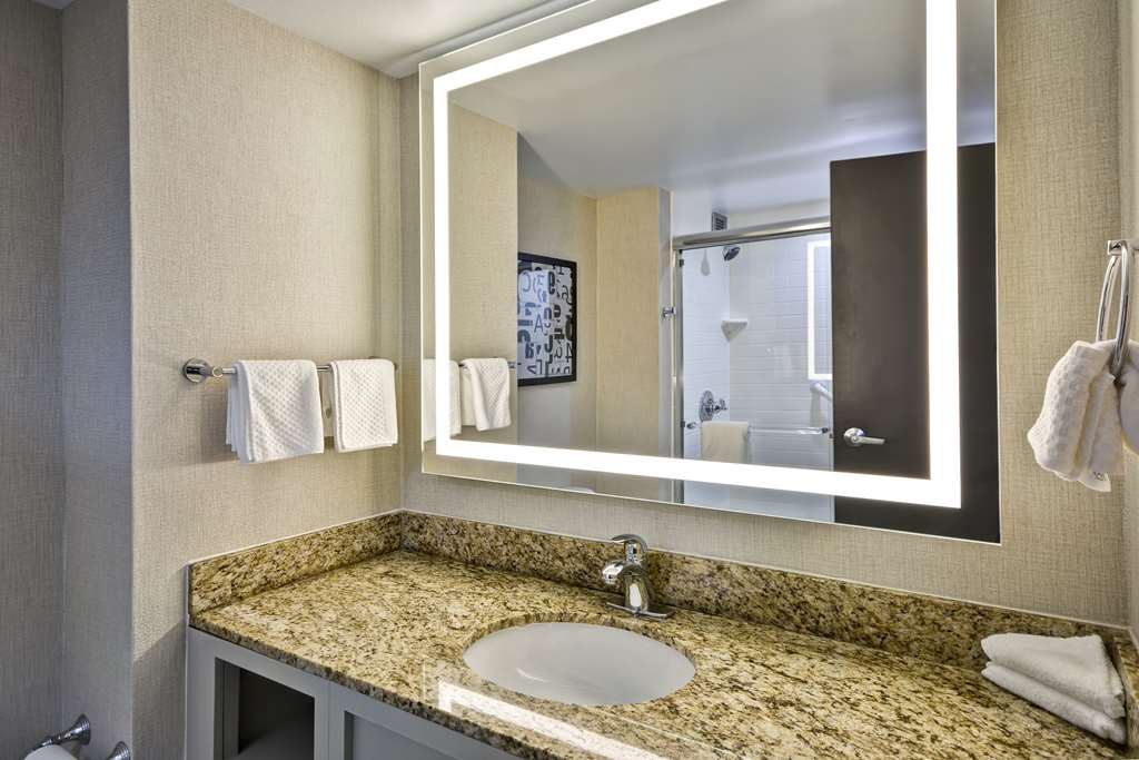 Фото Embassy Suites Hotel Charlotte