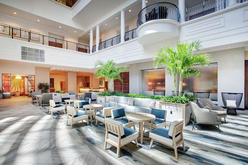 Фото Embassy Suites Tampa Downtown
