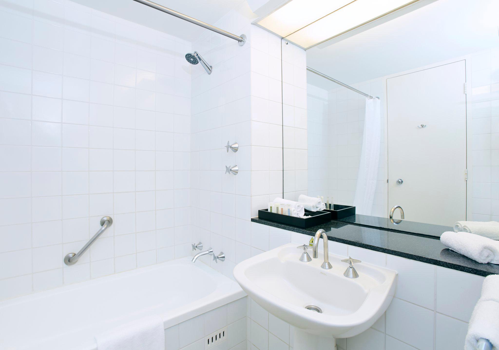 Фото Crowne Plaza Canberra