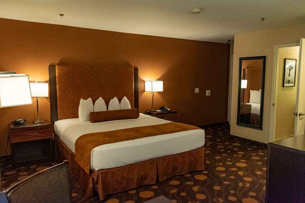 Фото Best Western Plus Suites Hotel Coronado Island