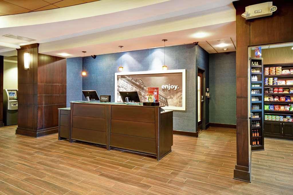 Фото Hampton Inn & Suites Detroit-Canton
