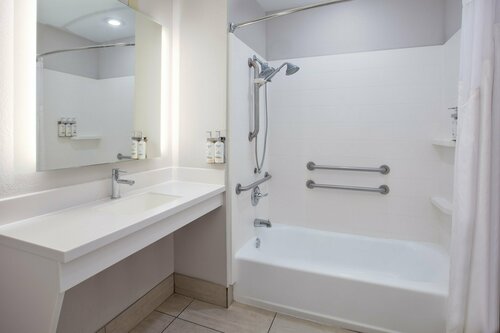 Гостиница Holiday Inn Express Hotel & Suites Athens, an Ihg Hotel в Афинах