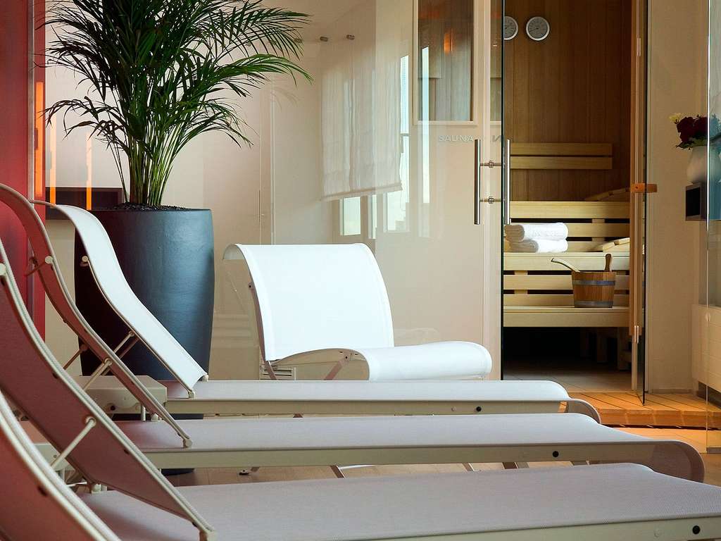 Фото Novotel Hamburg City Alster