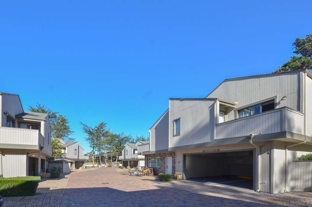 Фото Best Western The Inn & Suites Pacific Grove