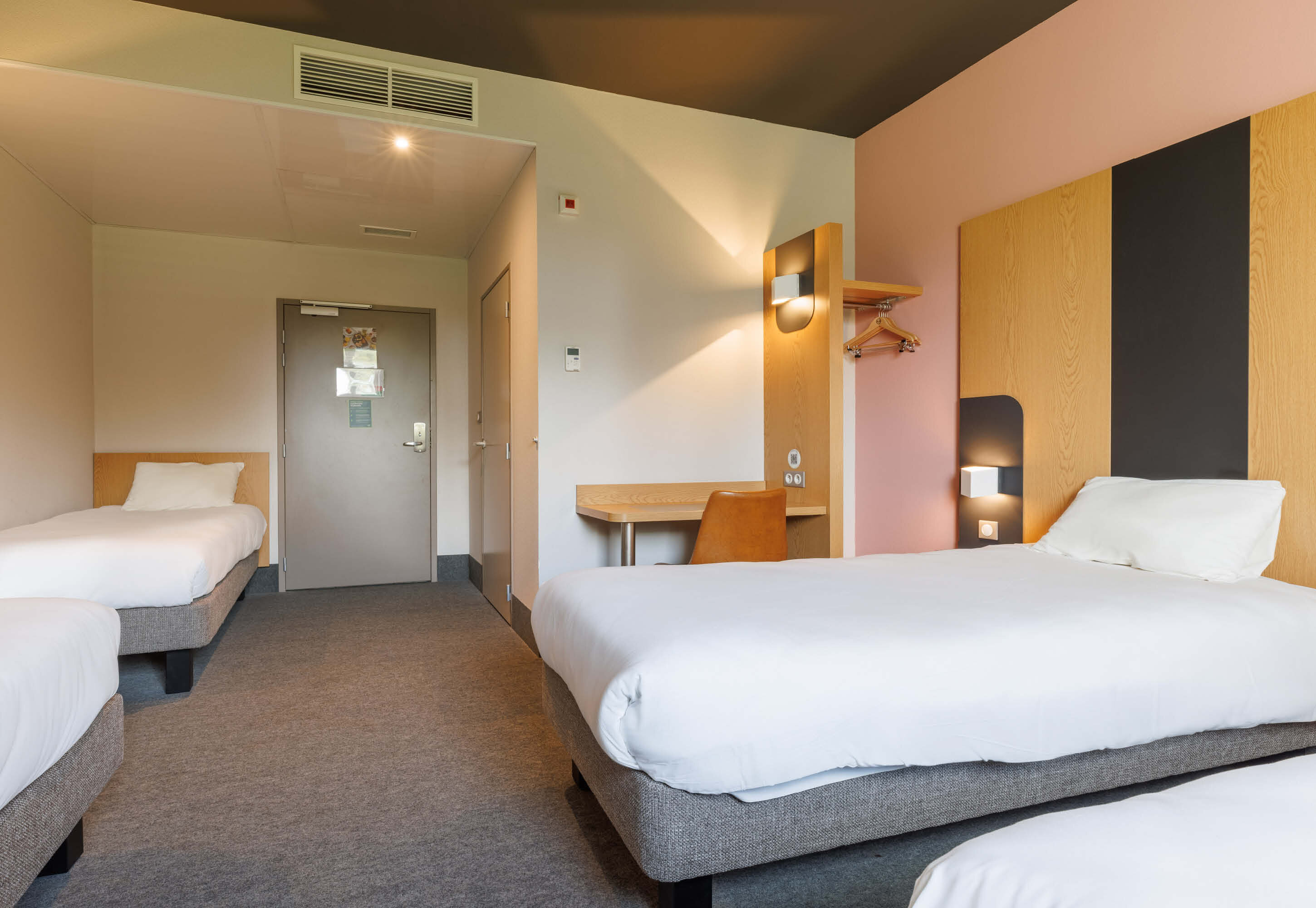 Фото B&b Hotel Clermont-Ferrand Nord Riom