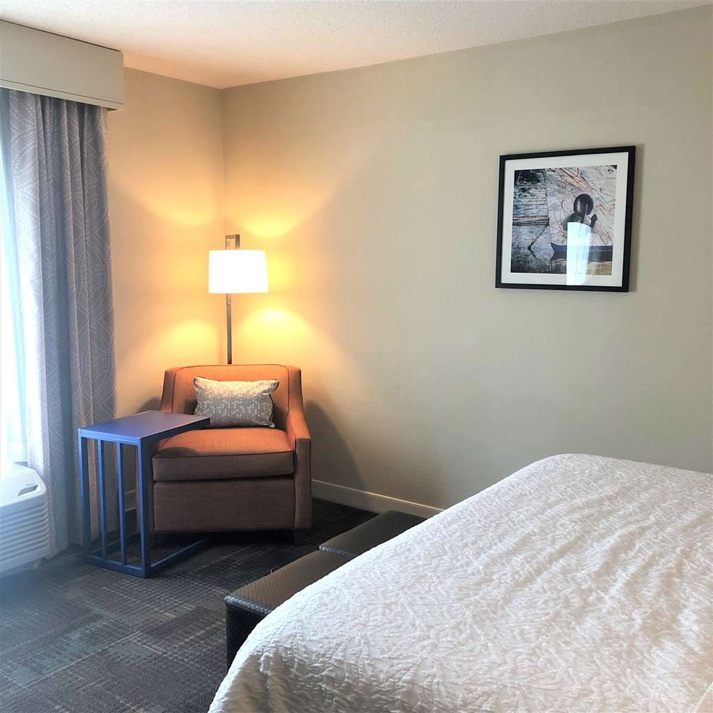 Фото Hampton Inn & Suites Norfolk-Airport