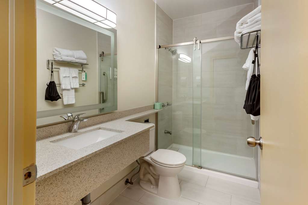 Фото SureStay Plus Hotel by Best Western Kincardine