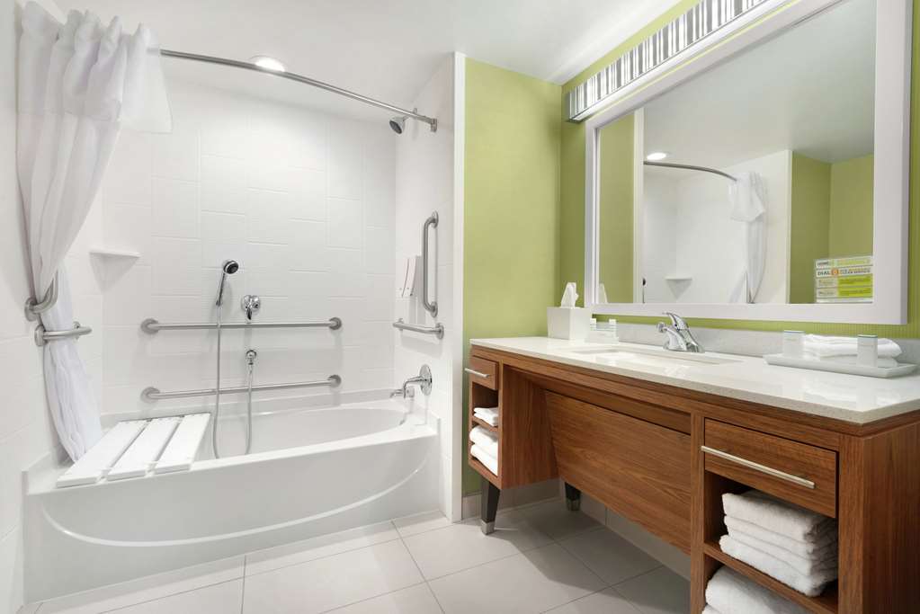 Фото Home2 Suites by Hilton Milwaukee Airport