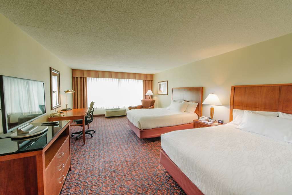 Фото Hilton Garden Inn Manchester Downtown