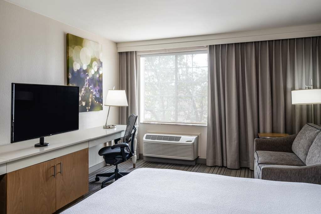 Фото Hilton Garden Inn Bakersfield