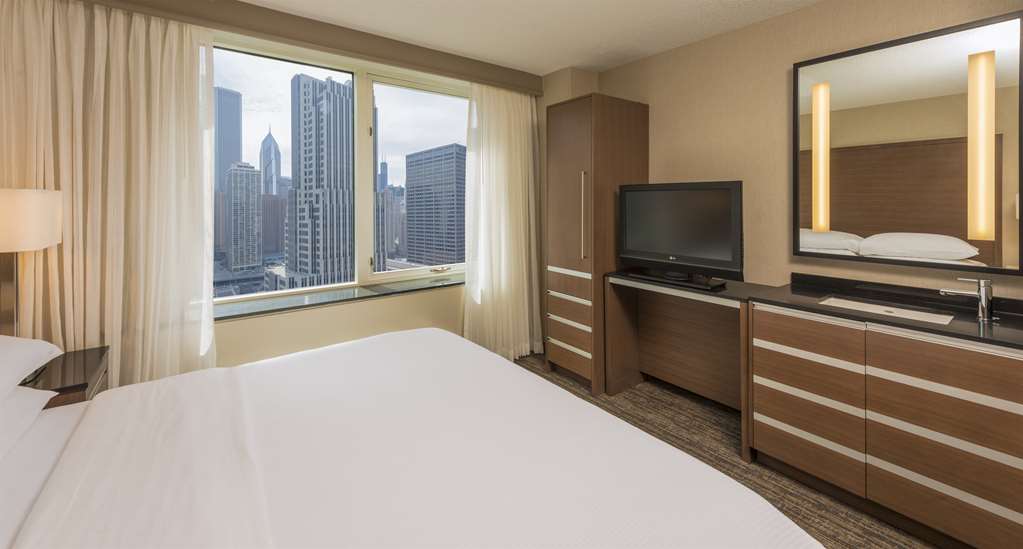 Фото Embassy Suites by Hilton Chicago Downtown Magnificent Mile