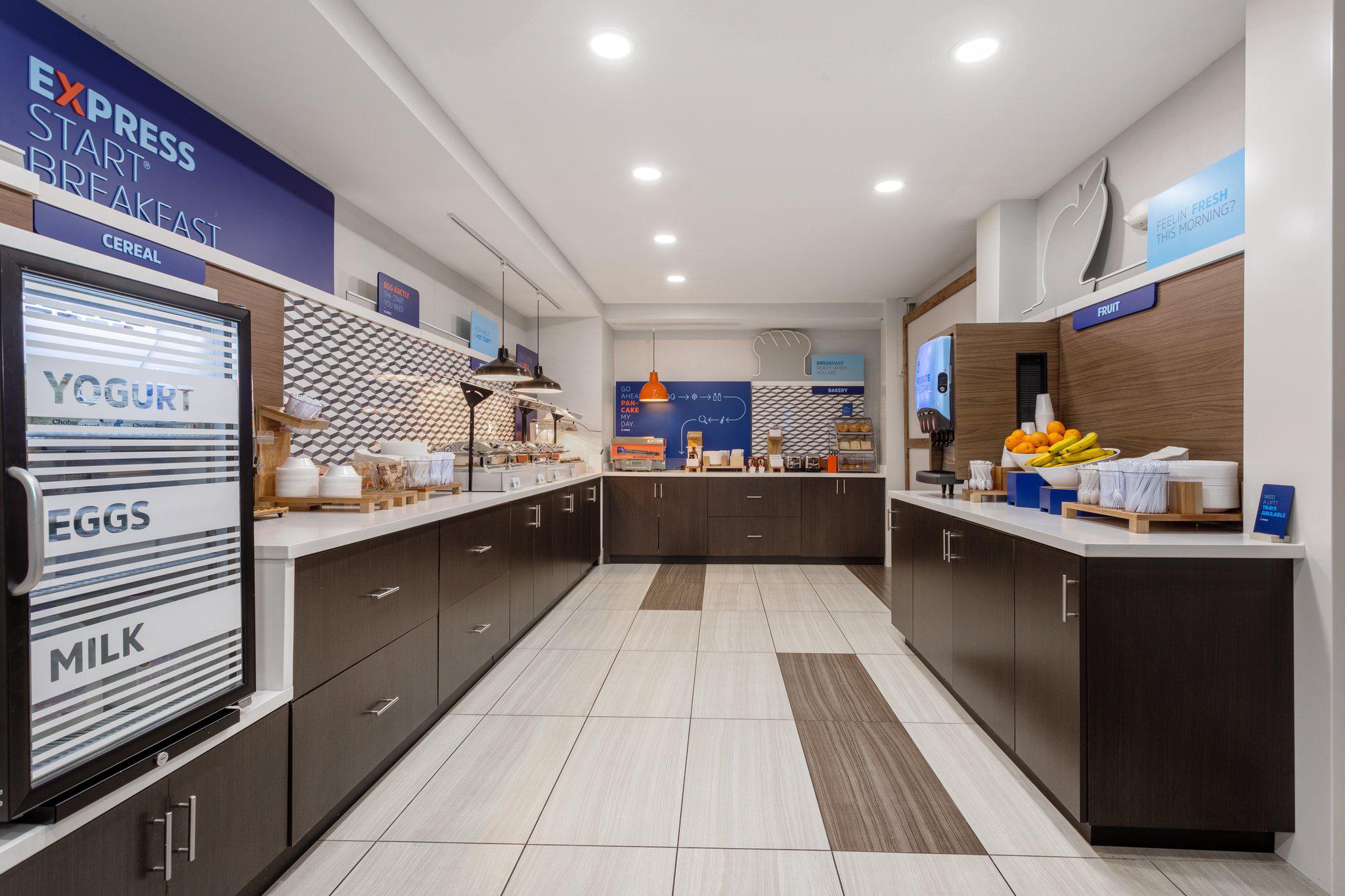 Фото Holiday Inn Express and Suites Miramar, an Ihg Hotel