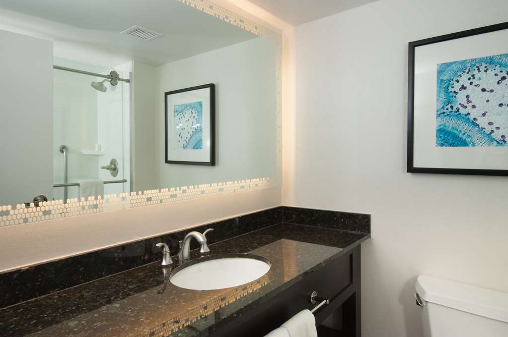 Фото Embassy Suites Raleigh-Crabtree