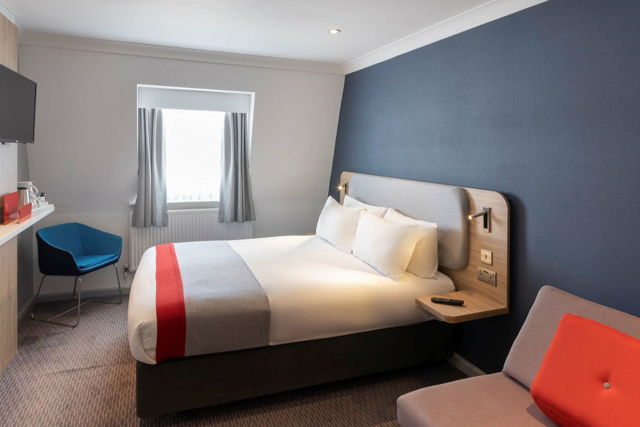 Фото Holiday Inn Express London Victoria, an IHG Hotel