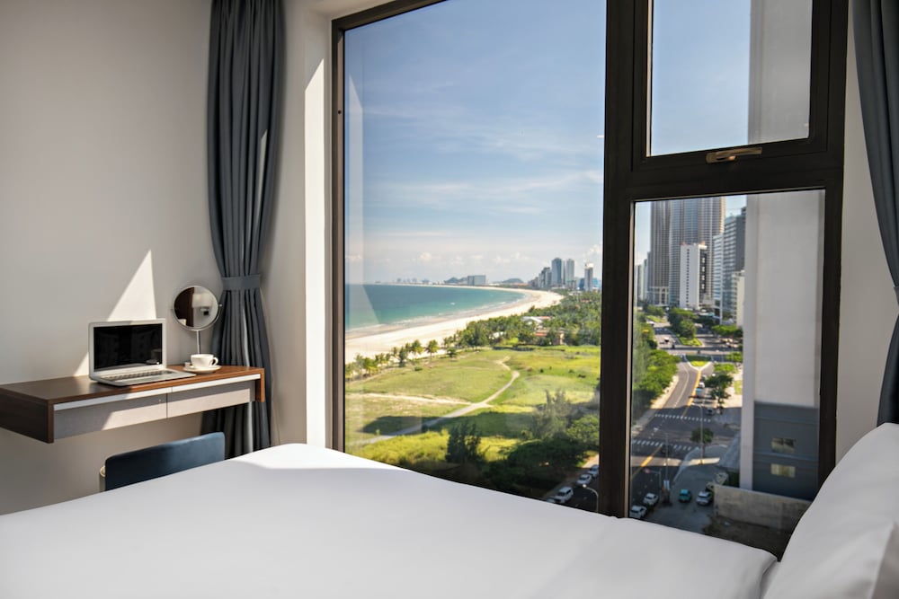 Фото Mangata Beachfront Hotel