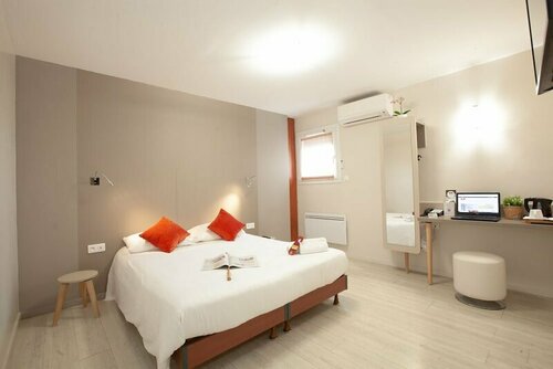 Гостиница Best Hotel Lyon St Priest в Сен-Приесте